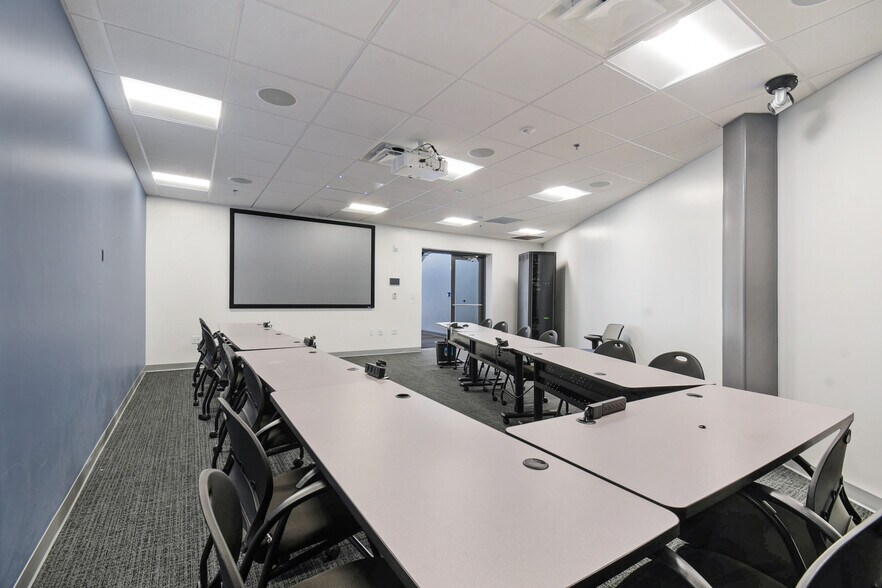 More Photos Of 10393 Fortune Pky, Jacksonville Office For Sale