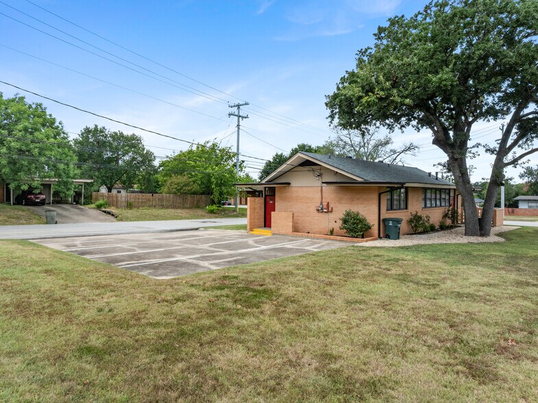 More Photos Of 601 Mary Lake Dr, Bryan Office Residential For Lease