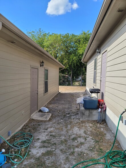 More Photos Of 10911 Baltic St, San Antonio Apartments For Sale