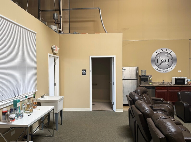 More Photos Of 195 Kendall Point Dr, Oswego Manufacturing For Lease