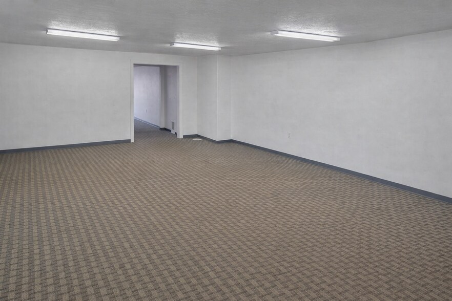 More Photos Of 185 Superior Dr, Evanston Industrial For Lease