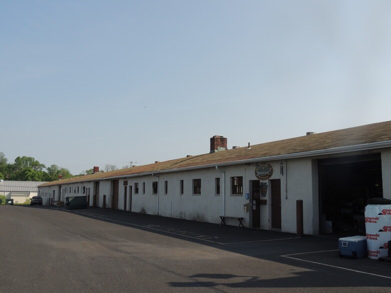More Photos Of 418 Caredean Dr, Horsham Township Light Distribution For Lease