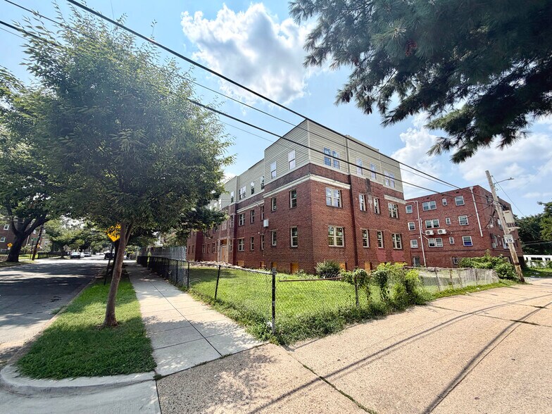 More Photos Of 1525 19th St SE, Washington Apartments For Sale