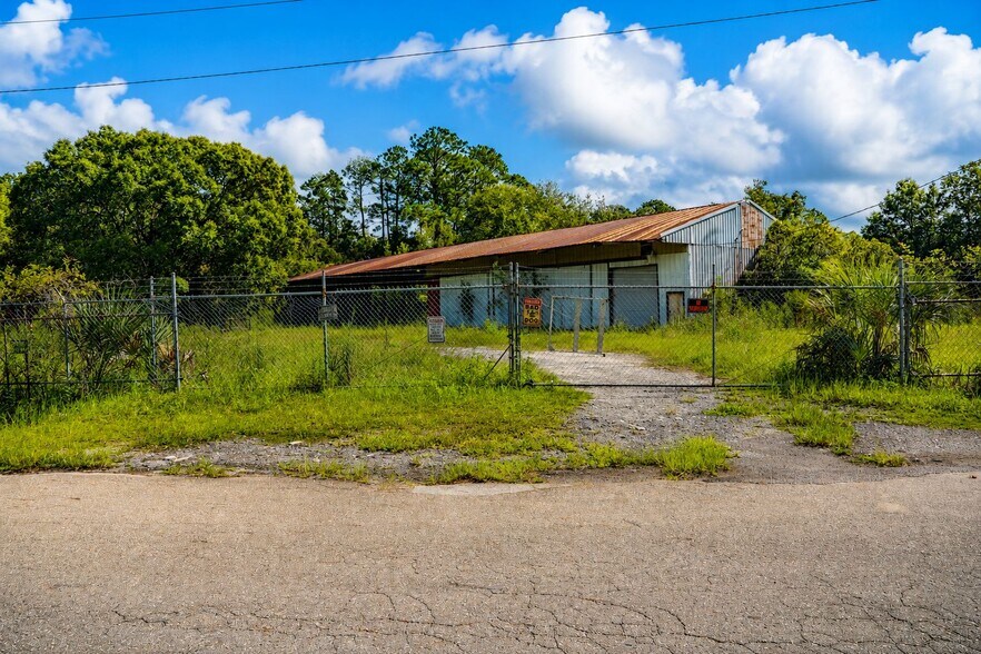 More Photos Of 103 Container rd, Starke Flex For Sale