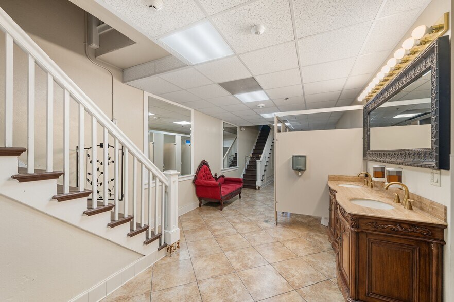 More Photos Of 917 Whittier Blvd, Montebello Storefront For Sale