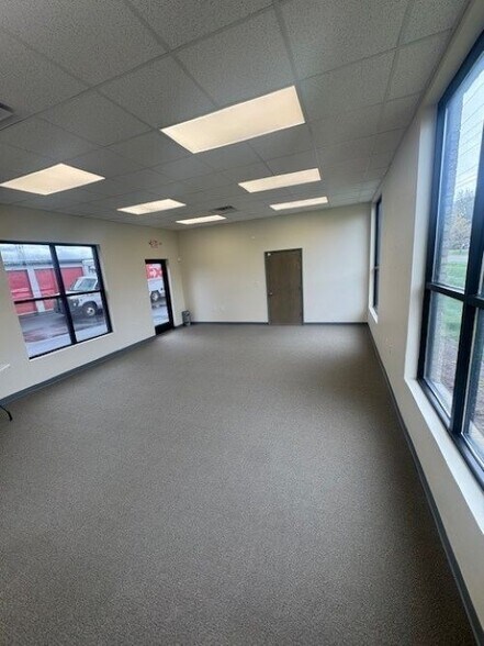 More Photos Of 14936 Brown Mill Rd, Huntersville Self Storage For Lease