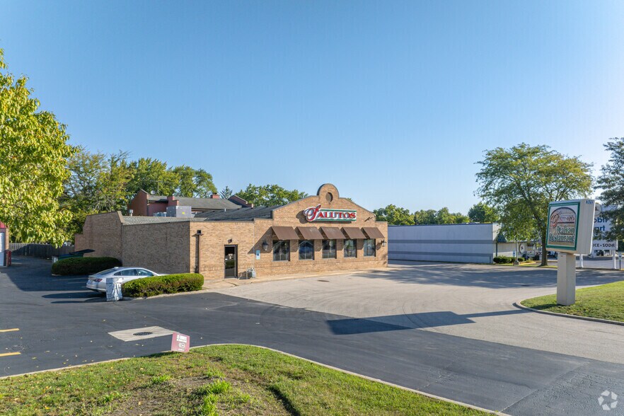 More Photos Of 7680 Grand Ave, Gurnee Restaurant For Sale