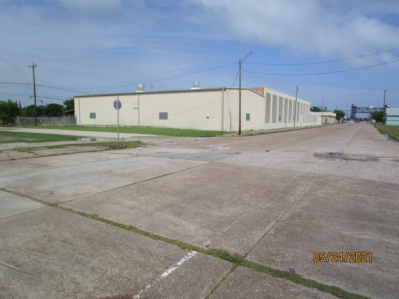 More Photos Of 102 S Avenue A, Freeport Manufacturing For Sale