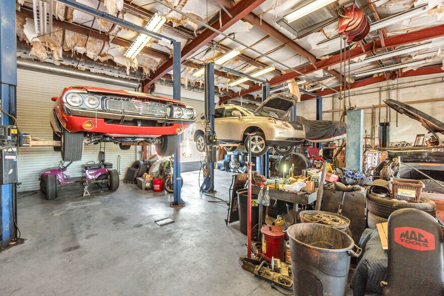 More Photos Of 6735 14th St, Bradenton Auto Repair For Sale