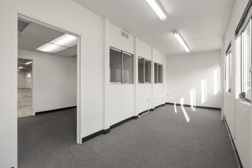 More Photos Of 575-577 E Edna Pl, Covina Warehouse For Lease