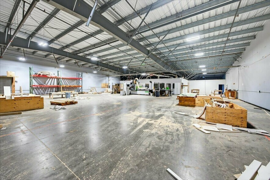 More Photos Of 2695 N Fowler Ave, Fresno Light Distribution For Lease