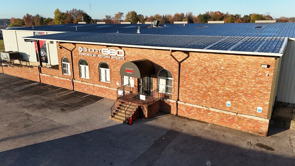 More Photos Of 9525 Macon Rd, Cordova Light Distribution For Sale
