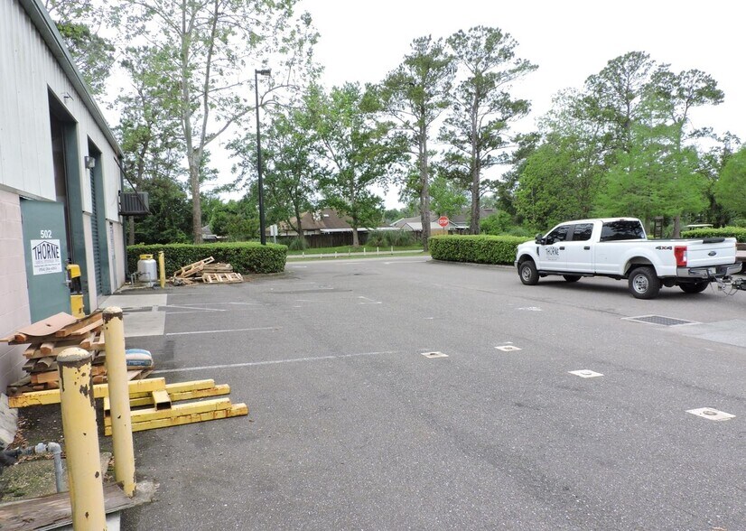 More Photos Of 1635 Farm Way, Middleburg Warehouse For Sale