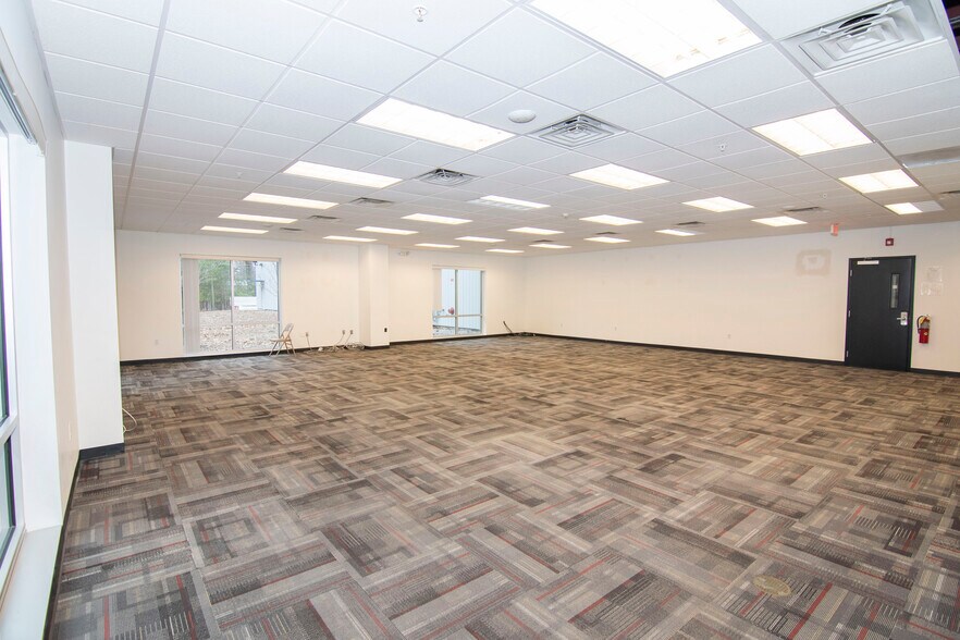 More Photos Of 3 Unlimited Dr, Saratoga Springs Office For Lease