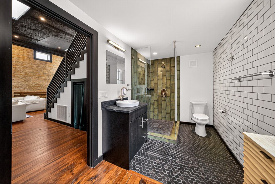 More Photos Of 614 High St, Comfort Storefront Retail Residential For Sale