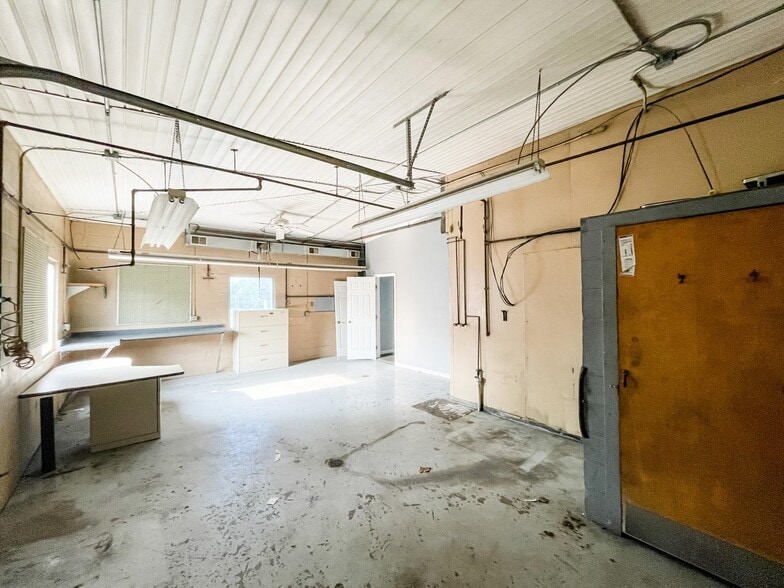 More Photos Of 1030 Wapakoneta Ave, Sidney Freestanding For Sale