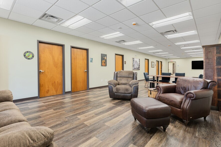 More Photos Of 533 Myatt Dr, Madison Showroom For Sale