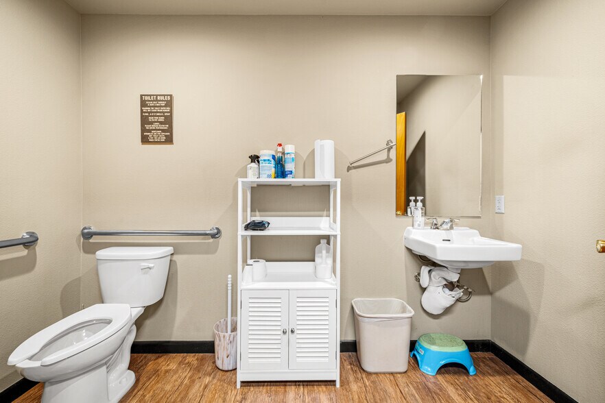 More Photos Of 2410 Grand Ave, Pueblo Office For Sale
