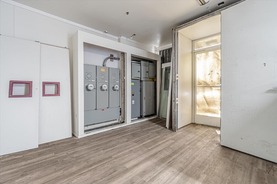 More Photos Of 1606 Harrison St, San Francisco Service For Sale