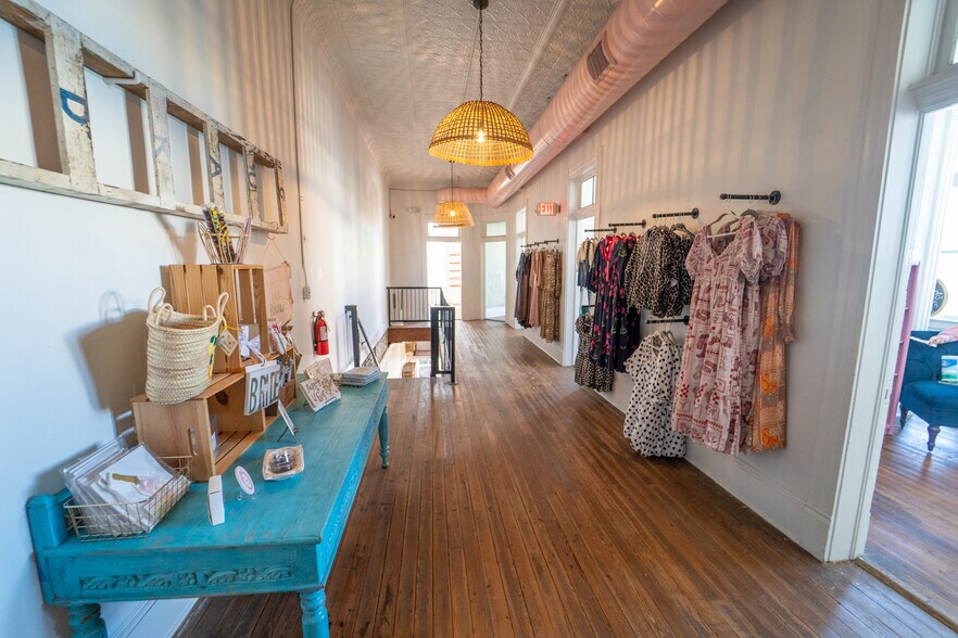 More Photos Of 102 S Main St, Victoria Storefront For Sale