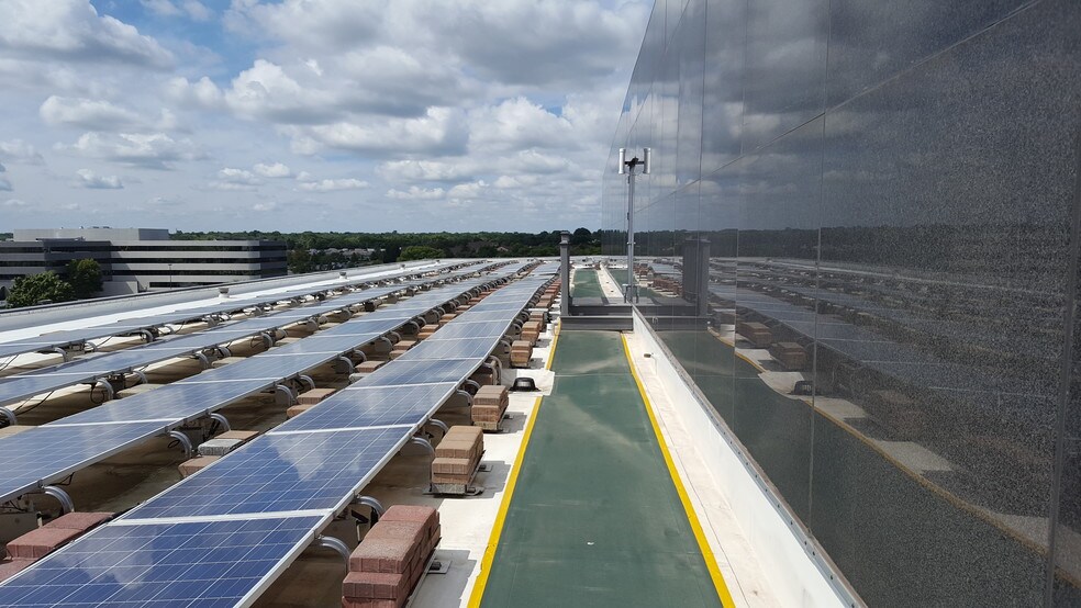 More Photos Of 900 National Pky, Schaumburg Office For Lease