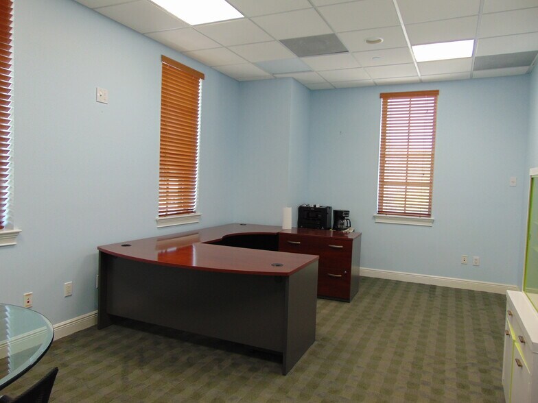 More Photos Of 909 SE 5th Ave, Delray Beach Office For Lease