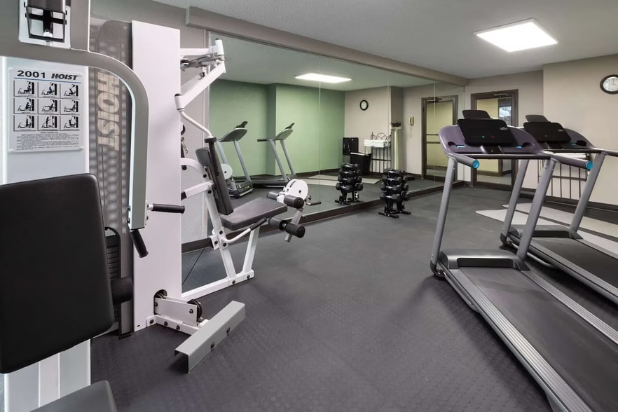 More Photos Of 2537 Rochester Ct, Troy Hotel For Sale
