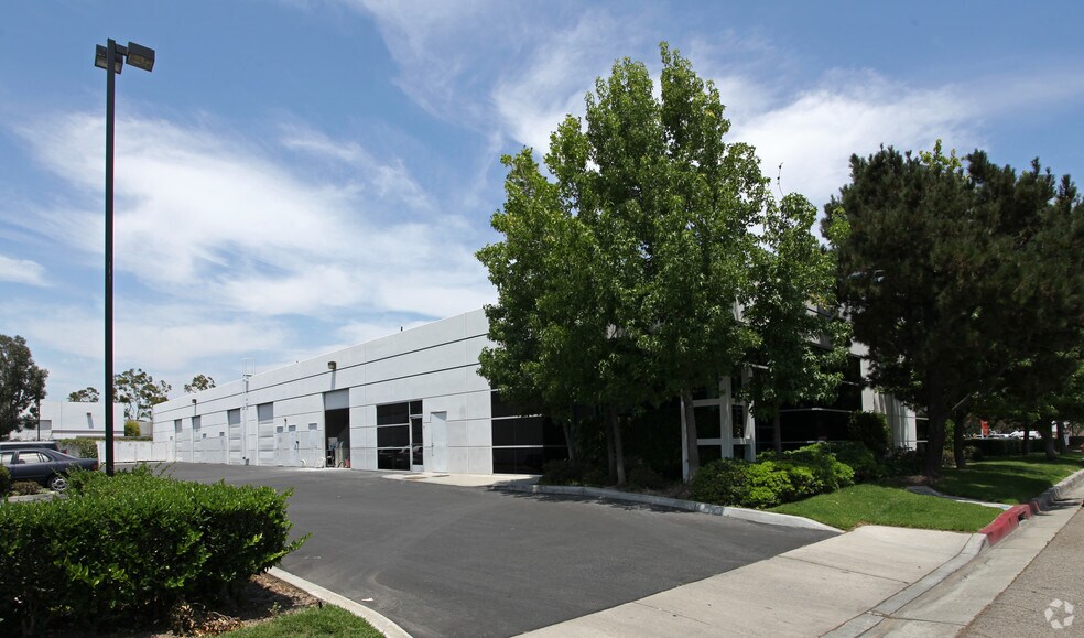 More Photos Of 2284 N Glassell St, Orange Light Distribution For Lease