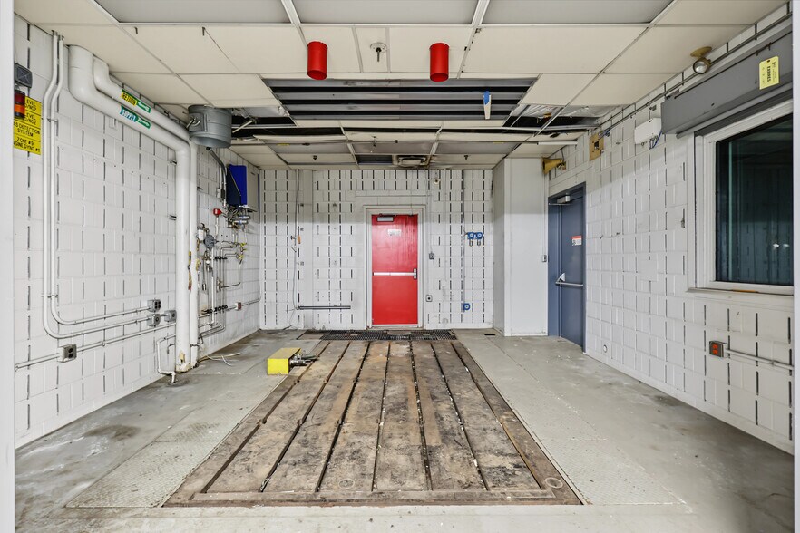 More Photos Of 15201 Mercantile Dr, Dearborn Light Manufacturing For Sale