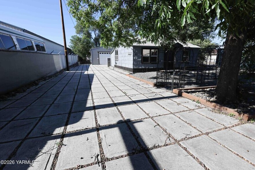 More Photos Of 2107 E Mead Ave, Yakima Manufacturing For Sale