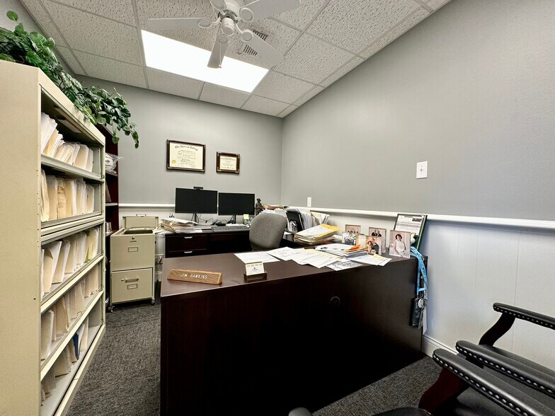 More Photos Of 705 Lamar St, Wichita Falls Office For Sale