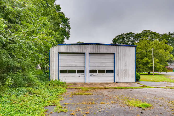 More Photos Of 973-979 Sheppard Rd, Stone Mountain Showroom For Sale