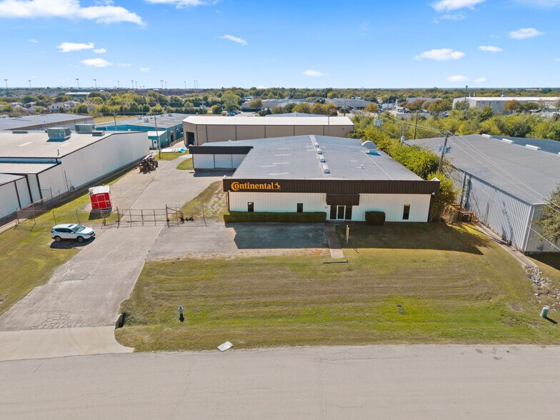 More Photos Of 1200 N Commercial Blvd, Arlington Warehouse For Sale