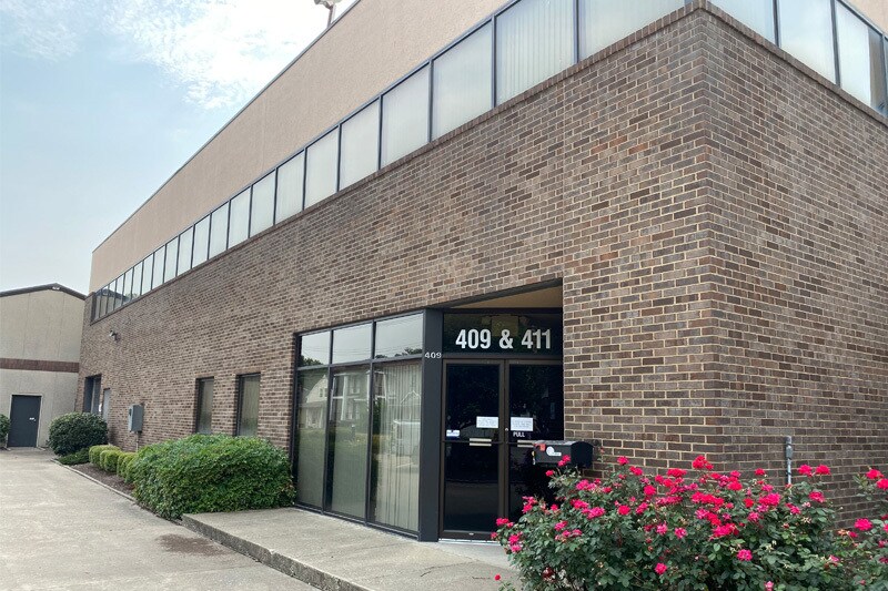 More Photos Of 411 Holmes St, Frankfort Light Distribution For Sale