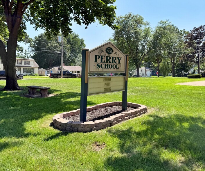 More Photos Of 655 W Perry St, Belvidere Schools For Sale