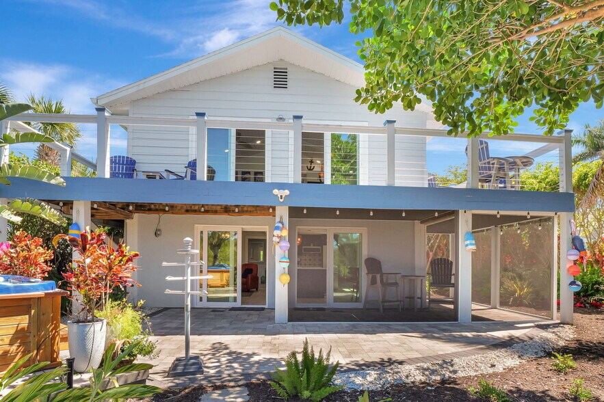 More Photos Of 193 Cocohatchee St, Naples Specialty For Sale