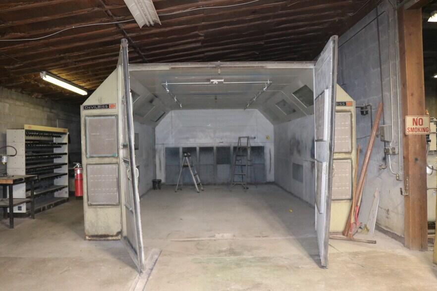 More Photos Of 200-208 E Florence Ave, Syracuse Auto Repair For Sale