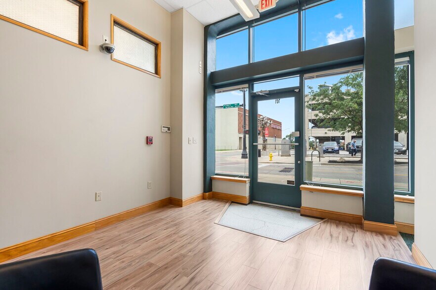 More Photos Of 324 Park Central W, Springfield Office For Lease