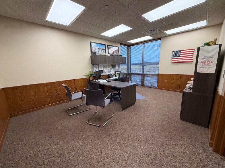 More Photos Of 3333 Landmark Cir, Lincoln Office For Sale