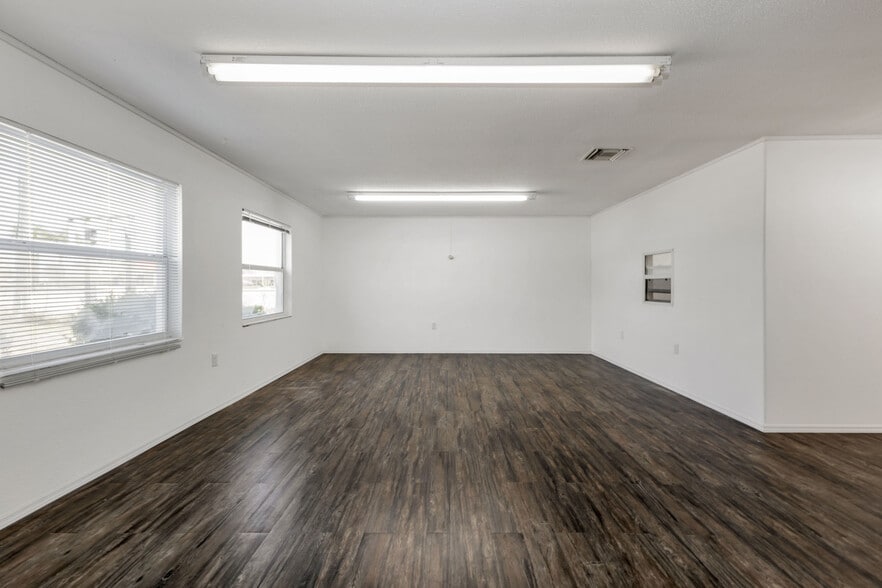 More Photos Of 23263 Harborview Rd, Port Charlotte Office For Sale