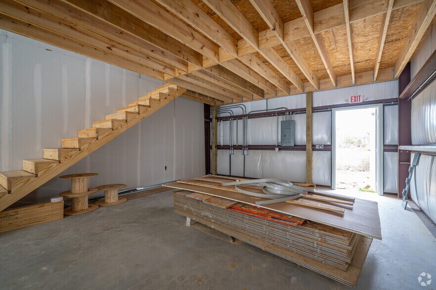 More Photos Of 17214 Huffmeister Rd, Cypress Showroom For Sale