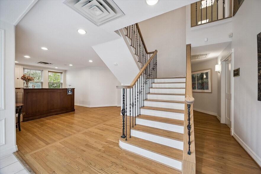 More Photos Of 4305 Yoakum Blvd, Houston Office For Sale