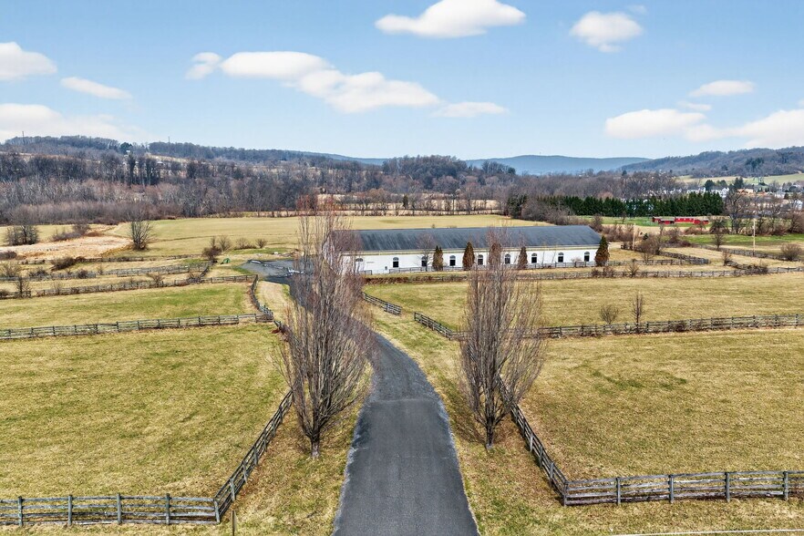More Photos Of 2121 Church View Rd, Coopersburg Horse Stables For Sale