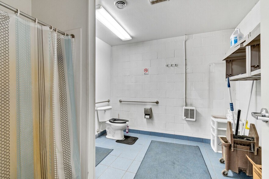 More Photos Of 200 Roosevelt St, Minerva Warehouse For Lease