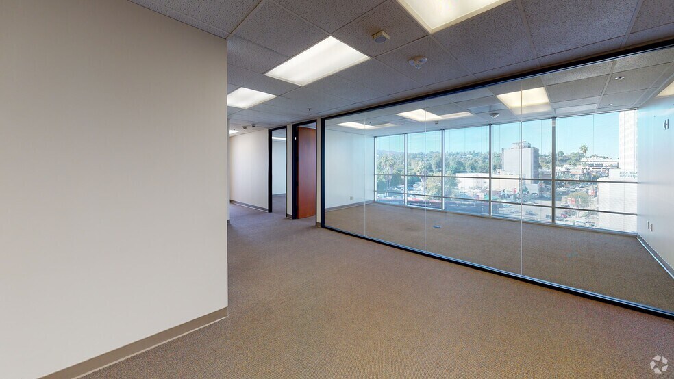 More Photos Of 16133 Ventura Blvd, Encino Office For Lease
