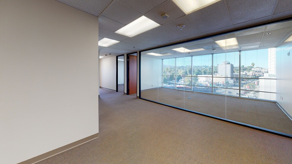 More Photos Of 16133 Ventura Blvd, Encino Office For Lease