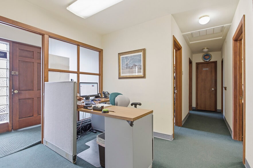 More Photos Of 678 Ferne Blvd, Drexel Hill Office For Sale