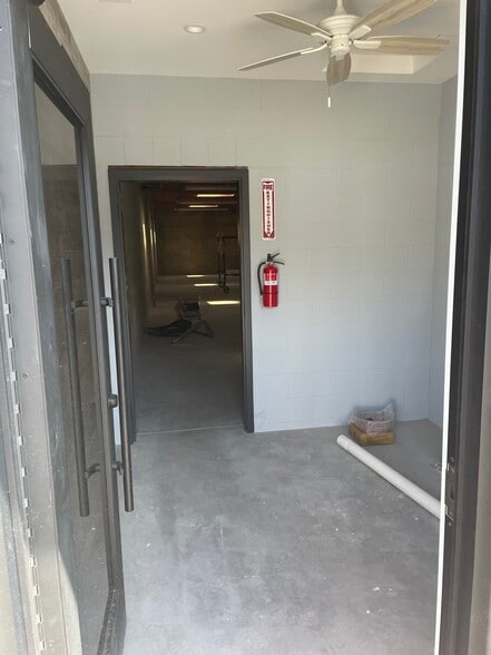 More Photos Of 640 Cypress Ave, Hermosa Beach Warehouse For Lease