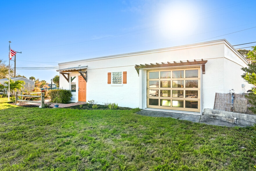 Primary Photo Of 2997 N Us Highway 1, Fort Pierce Light Manufacturing For Sale