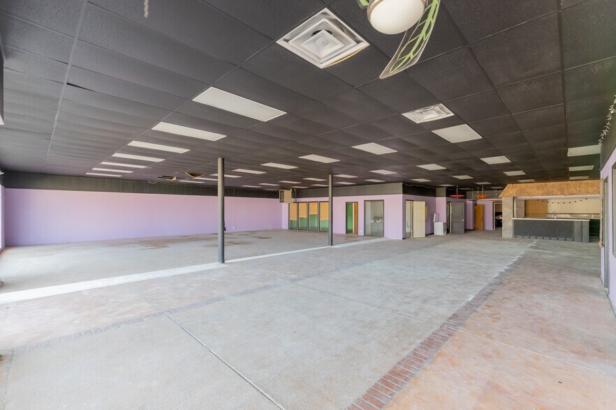 More Photos Of 221 N Cleveland Ave, Cushing Department Store For Sale